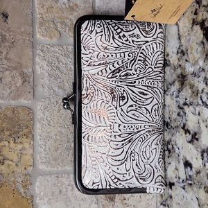 🌟NEW Patricia Nash White Gold Everly Wallet